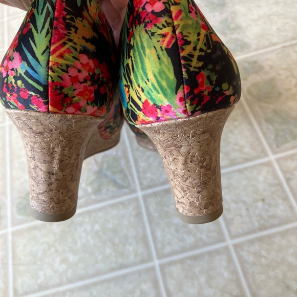 Dex flex floral satin cork heel wedges size 11 - Picture 5 of 5